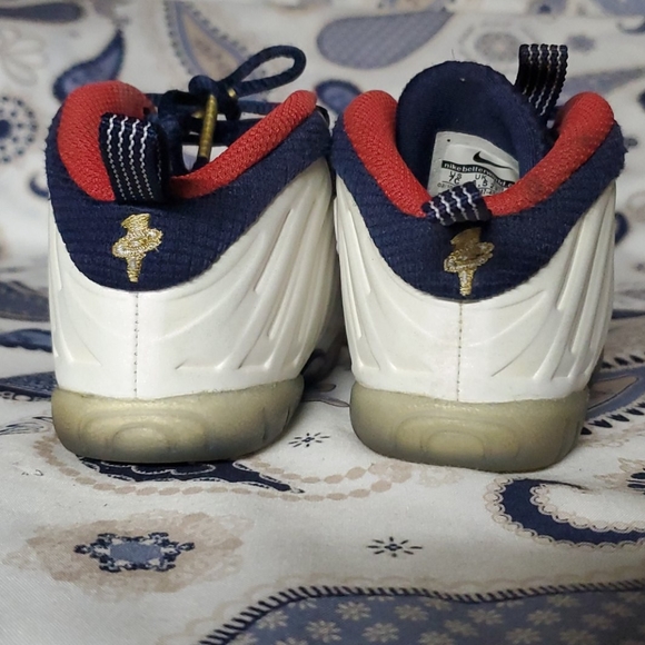 NIKE - Picture 4 of 8